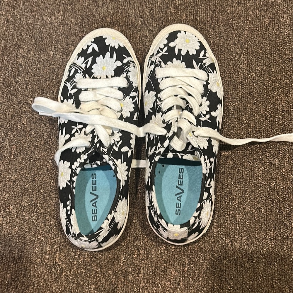 SEAVEES DAISY FLORAL SNEAKERS SIZE 7 WOMENS